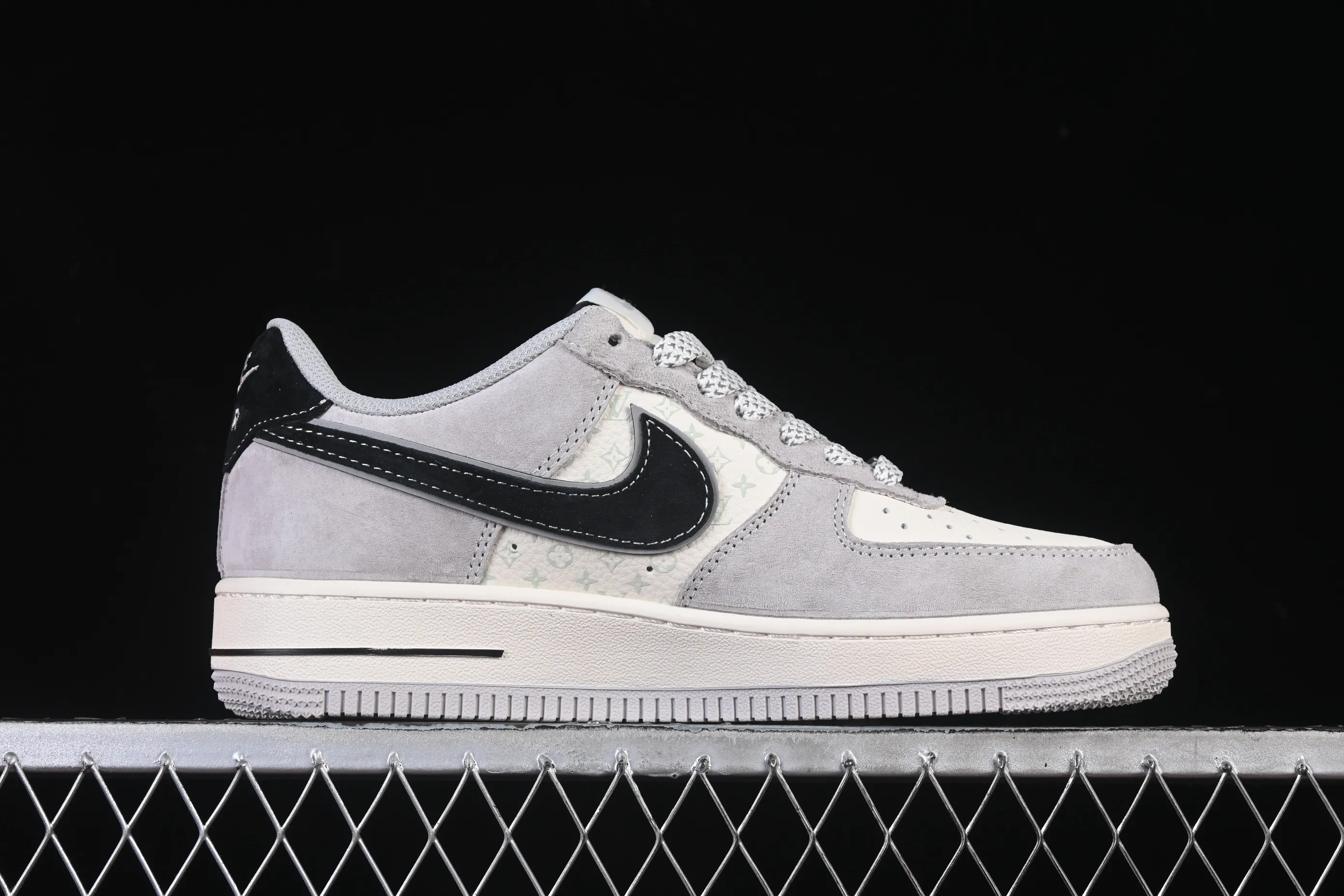 All categories Nk Air Force 1 Air Force series Nk Air Force 1 Low Air Force low top Nike Air Force 1'07 Low LV joint pig eight meters gray black Air Force 1 low top casual sneakers MZ9588-810